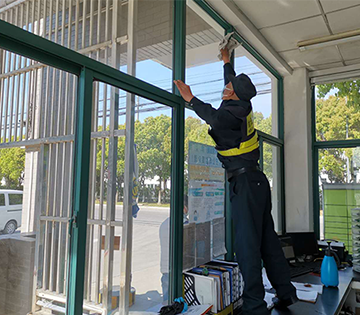 清掃衛(wèi)生美環(huán)境，服務(wù)客戶當(dāng)先鋒